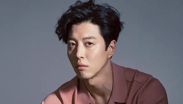 Mata Merah dan Nyeri Hebat, Ternyata Lee Dong Gun Derita Penyakit Langka Ini!